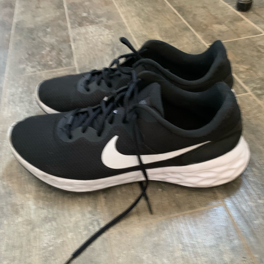 Men’s Nike Revolution, size 13, black.